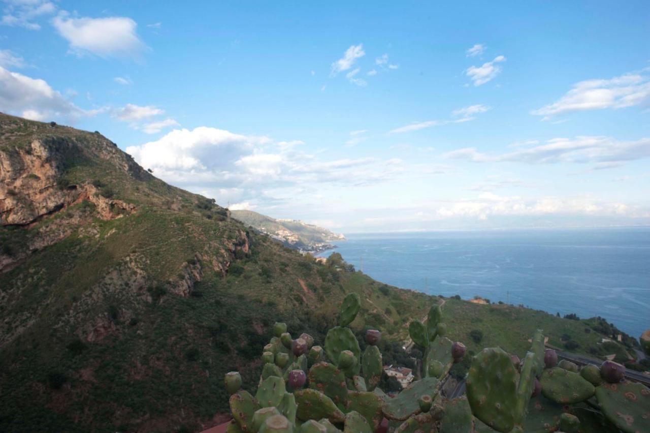 Mara'S House, 10 Minuti A Piedi Dal Centro, Parcheggio Privato Taormina Exteriör bild