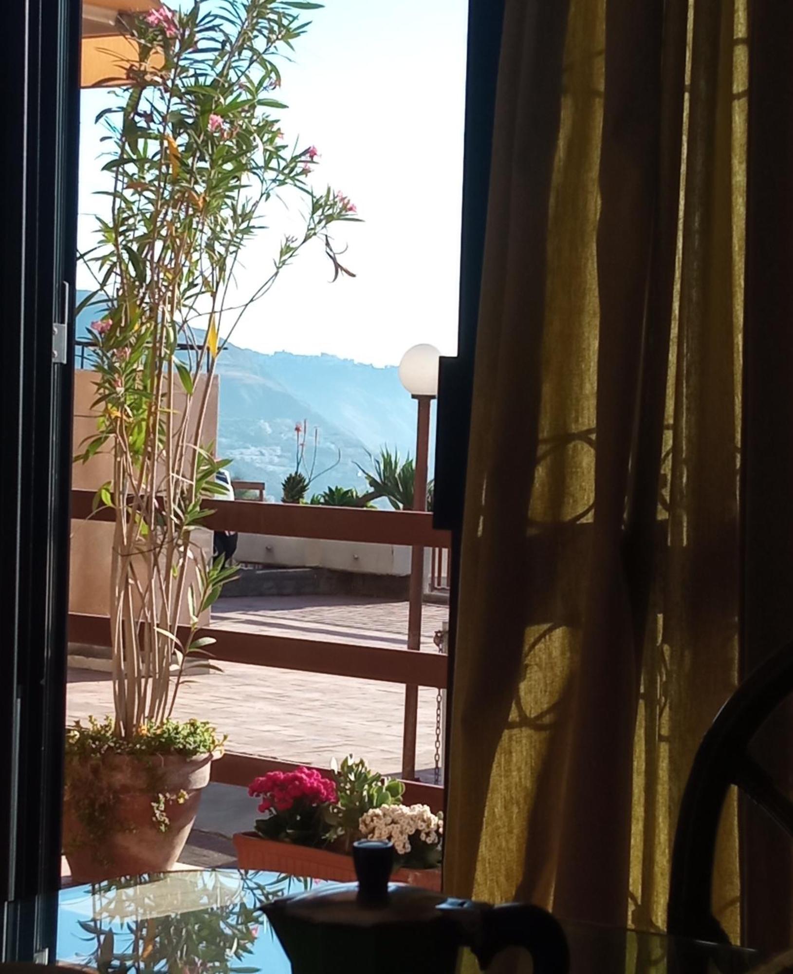 Mara'S House, 10 Minuti A Piedi Dal Centro, Parcheggio Privato Taormina Exteriör bild