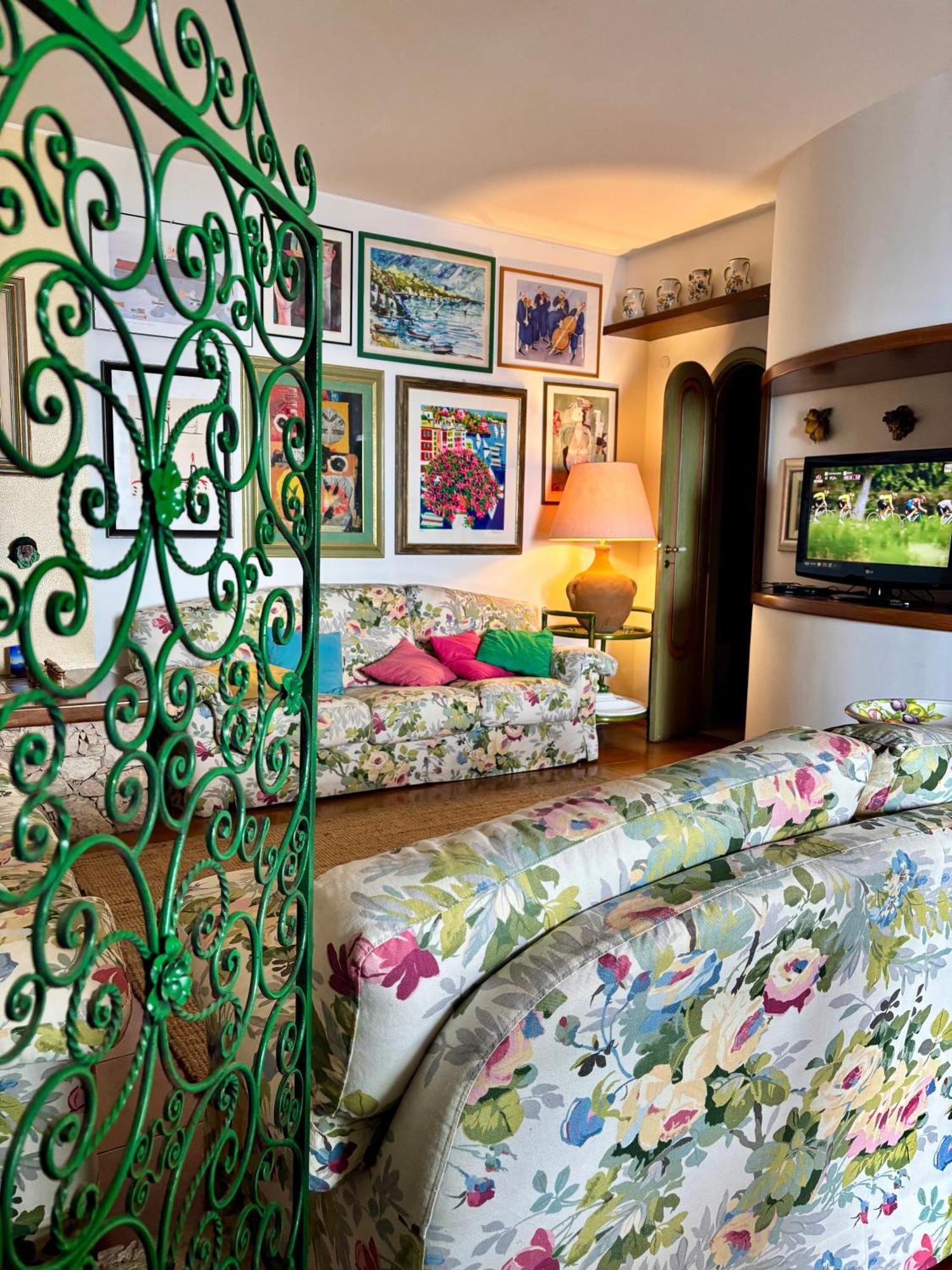 Mara'S House, 10 Minuti A Piedi Dal Centro, Parcheggio Privato Taormina Exteriör bild